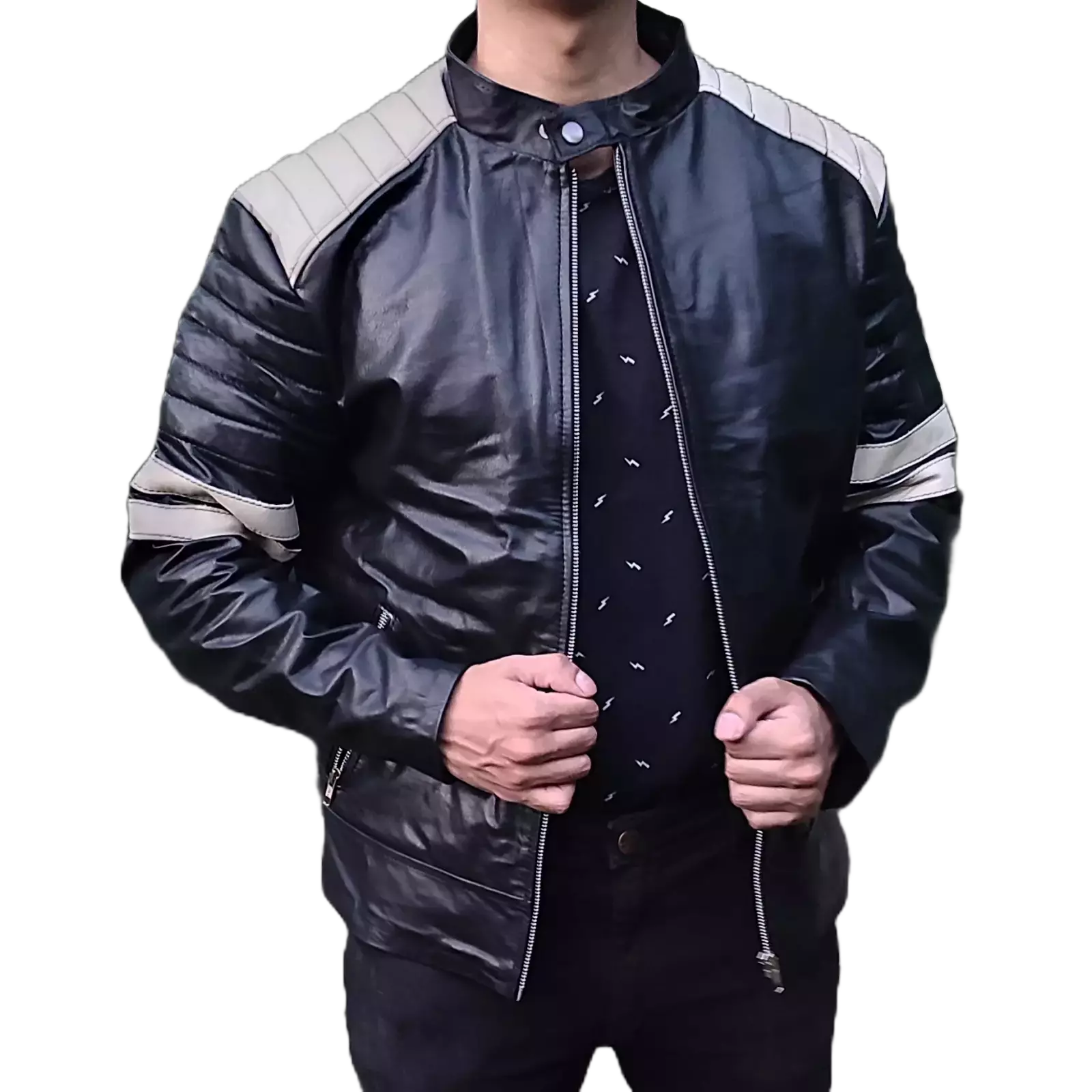 Campera de cuero negra para hombre Tyler vista frontal Detalle acolchado en hombros de la campera Tyler Campera Tyler con cierres metálicos YKK Manga con aplique gris en campera Tyler